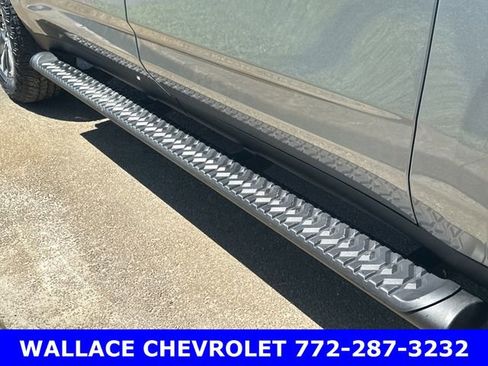 Certified 2025 Chevrolet Suburban Z71 image 13