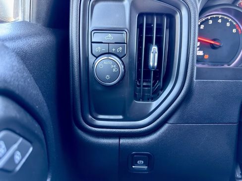 Used 2022 Chevrolet Silverado 1500 Custom image 18