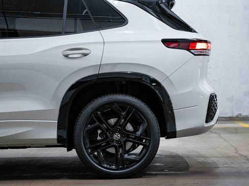 New 2026 Volkswagen Tiguan SE R-Line image 4