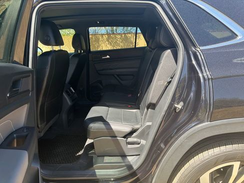 Used 2022 Volkswagen Atlas Cross Sport SEL image 21