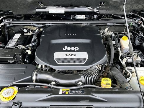 Used 2017 Jeep Wrangler Unlimited Sahara image 27