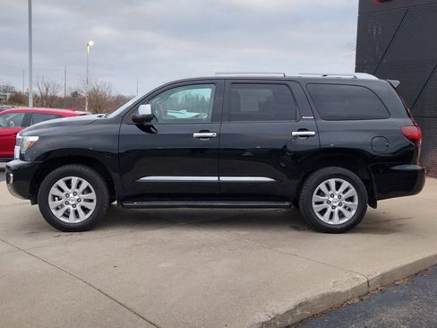 Used 2018 Toyota Sequoia Platinum w/ Preferred Accessory Package image 22