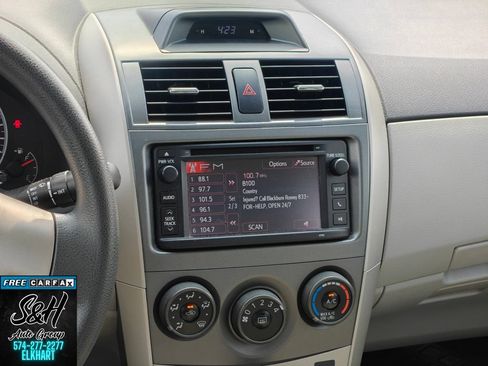 Used 2013 Toyota Corolla LE FWD image 7