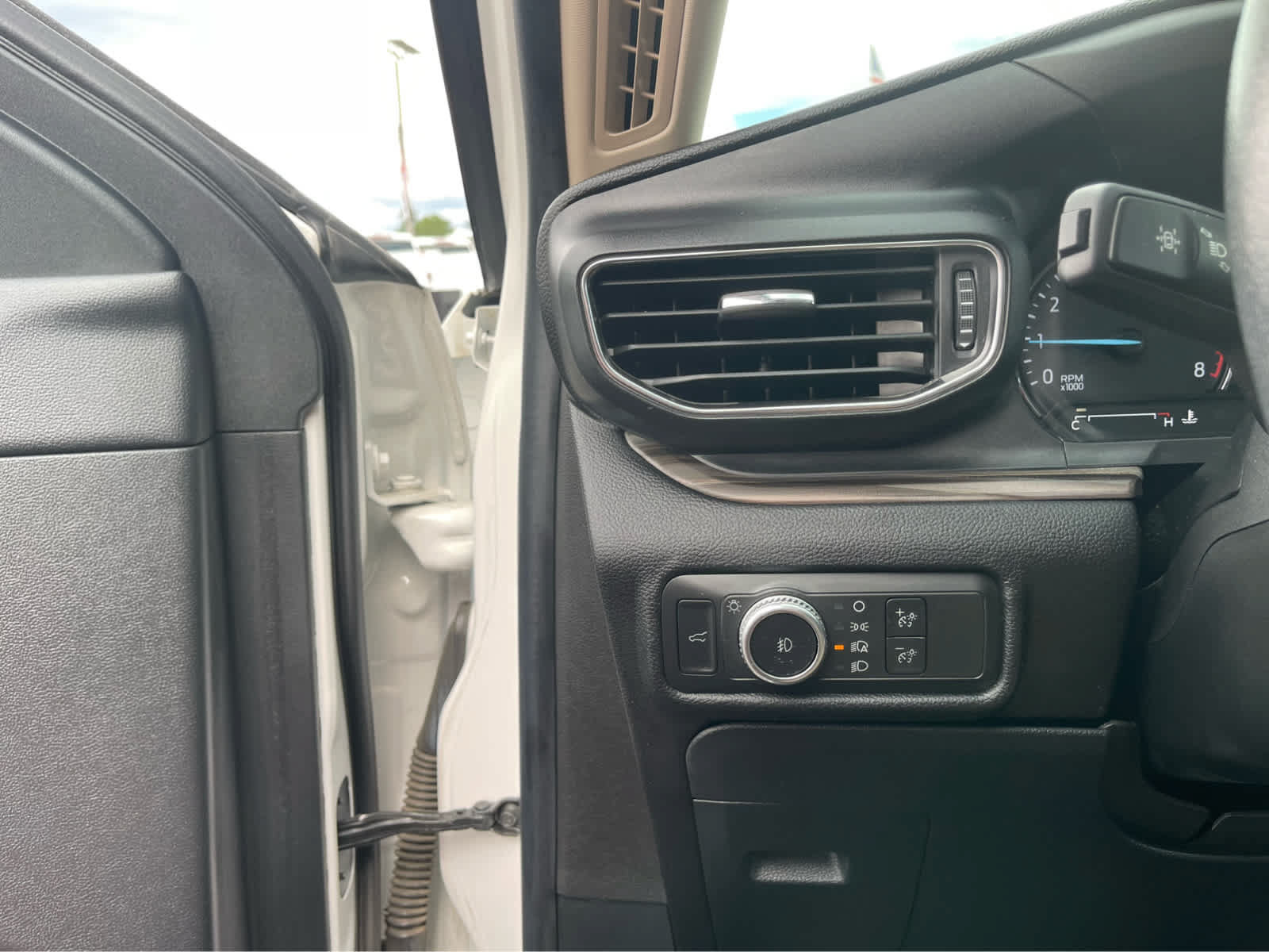 Used 2021 Ford Explorer Limited w/ Equipment Group 301A RWD image 14