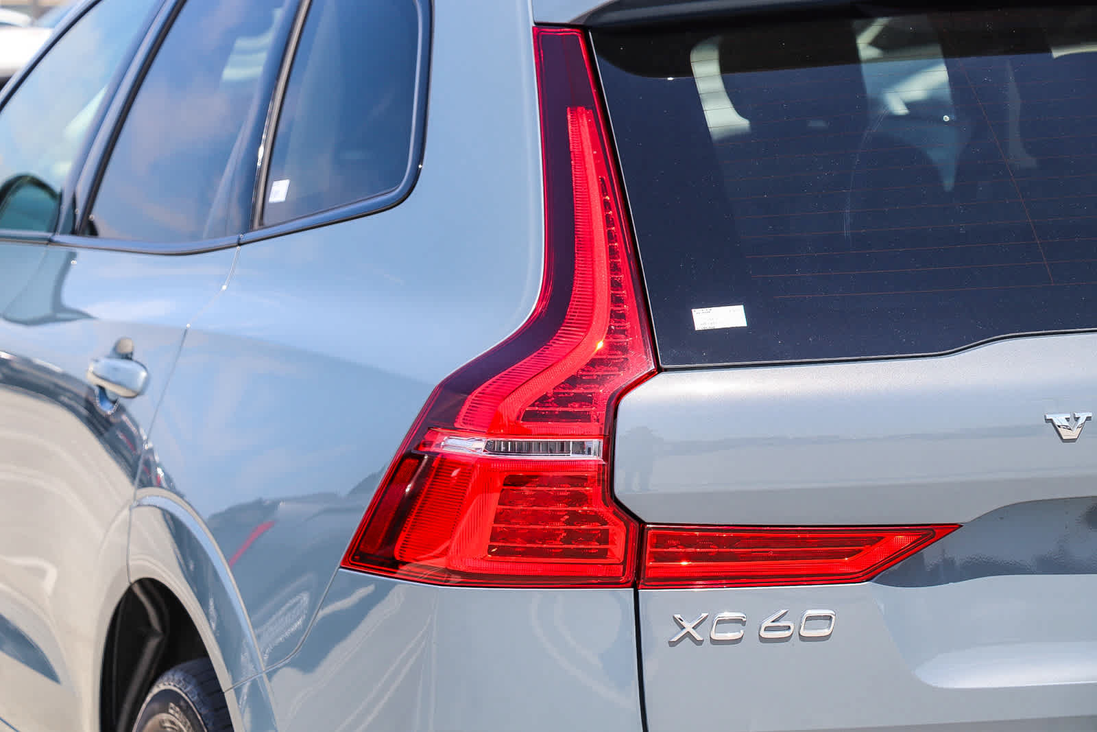 Used 2023 Volvo XC60 T8 Plus w/ Climate Package AWD/4WD image 9