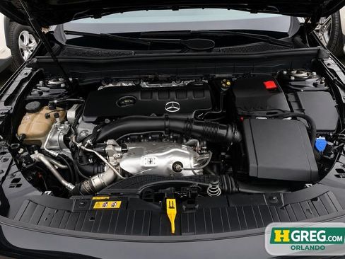 Used 2023 Mercedes-Benz GLB 250 w/ Premium Package image 18