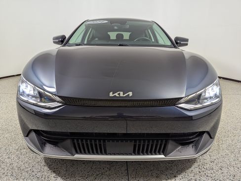 Used 2024 Kia EV6 Light RWD image 2
