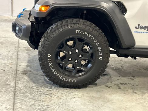 Used 2023 Jeep Wrangler Unlimited w/ Sun & Screen Package AWD/4WD image 11