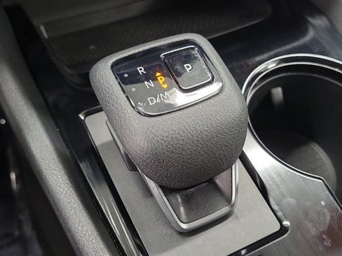 Certified 2025 Nissan Rogue SV FWD image 30