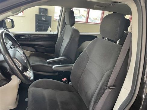 Used 2017 Dodge Grand Caravan SE w/ Power Window Group image 19