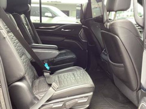 Used 2022 Cadillac Escalade ESV Sport Platinum AWD/4WD image 16