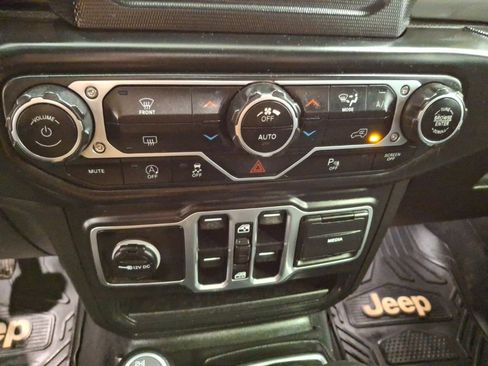 Used 2018 Jeep Wrangler Unlimited Sport S image 21