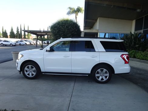 Used 2020 Ford Expedition XLT w/ Equipment Group 202A RWD image 4