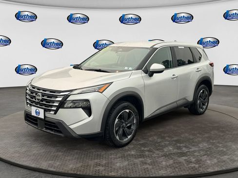 Used 2025 Nissan Rogue SV FWD image 1