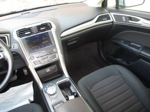 Used 2020 Ford Fusion SE FWD image 30