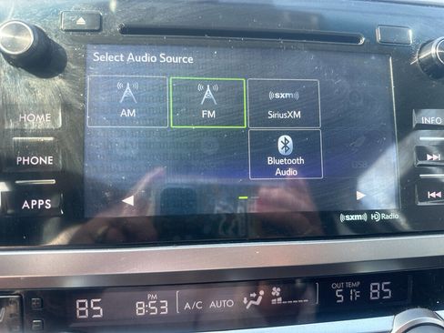 Used 2017 Subaru Outback 2.5i Premium image 32