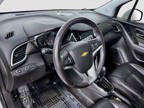 Used 2020 Chevrolet Trax Premier AWD/4WD image 9
