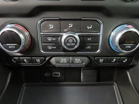 Used 2024 GMC Yukon AT4 w/ Technology Package image 62