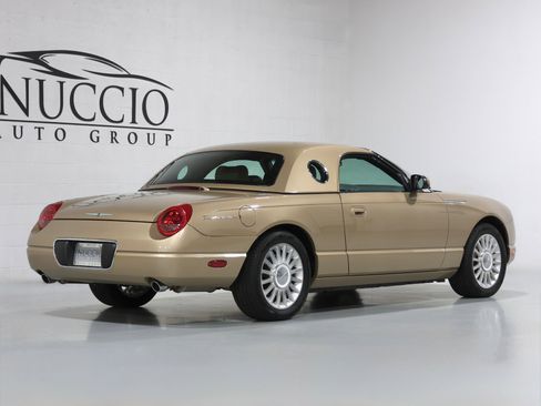 Used 2005 Ford Thunderbird image 30