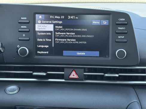 Used 2025 Hyundai Elantra Hybrid FWD image 22