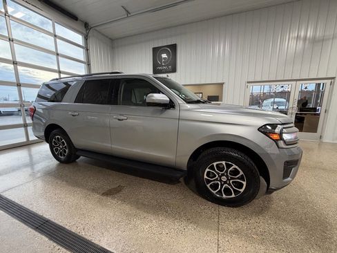 Used 2024 Ford Expedition Max XLT image 11