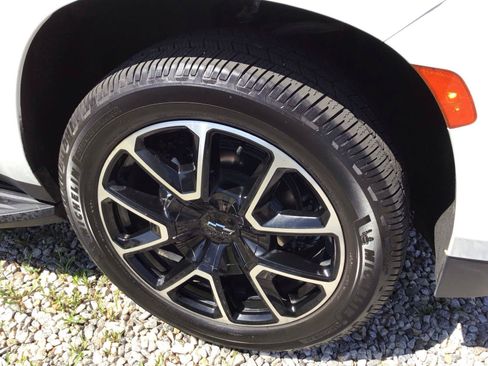 Used 2021 Chevrolet Tahoe RST w/ Luxury Package RWD image 10