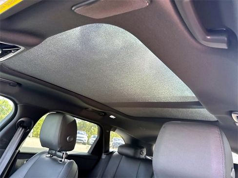 New 2025 Land Rover Range Rover Velar Dynamic SE image 17