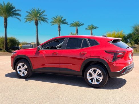 Used 2026 Chevrolet Trax LS FWD image 3