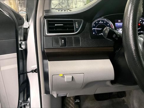 Used 2017 Toyota Camry XLE FWD image 35
