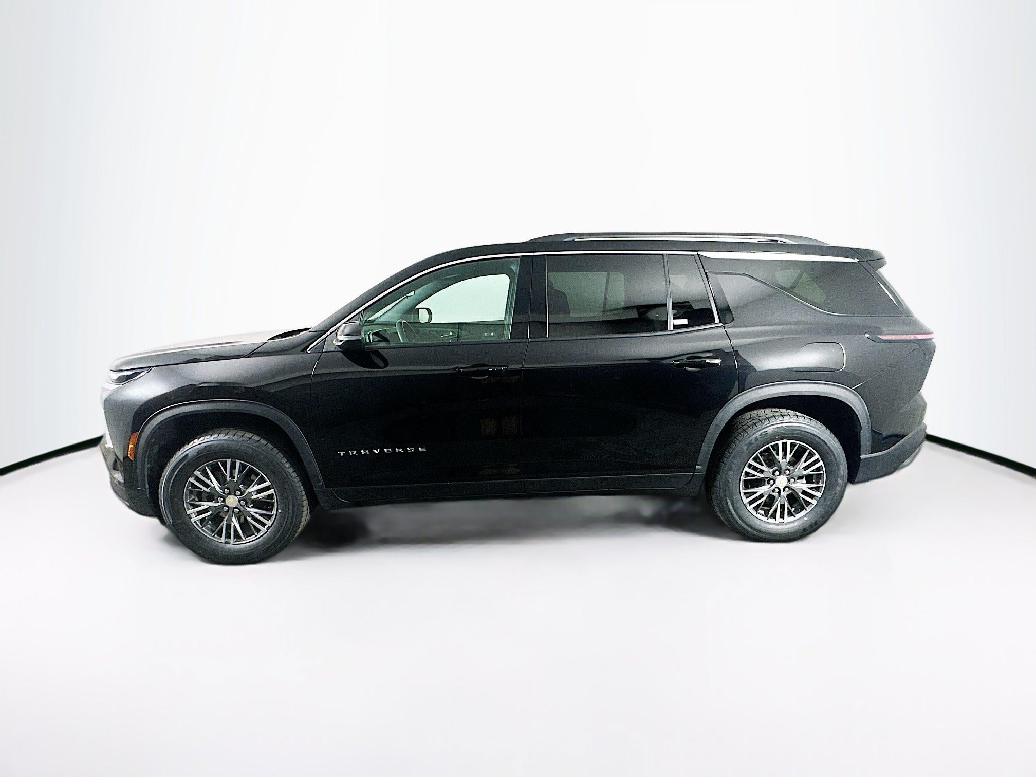 Used 2025 Chevrolet Traverse LT AWD/4WD image 4