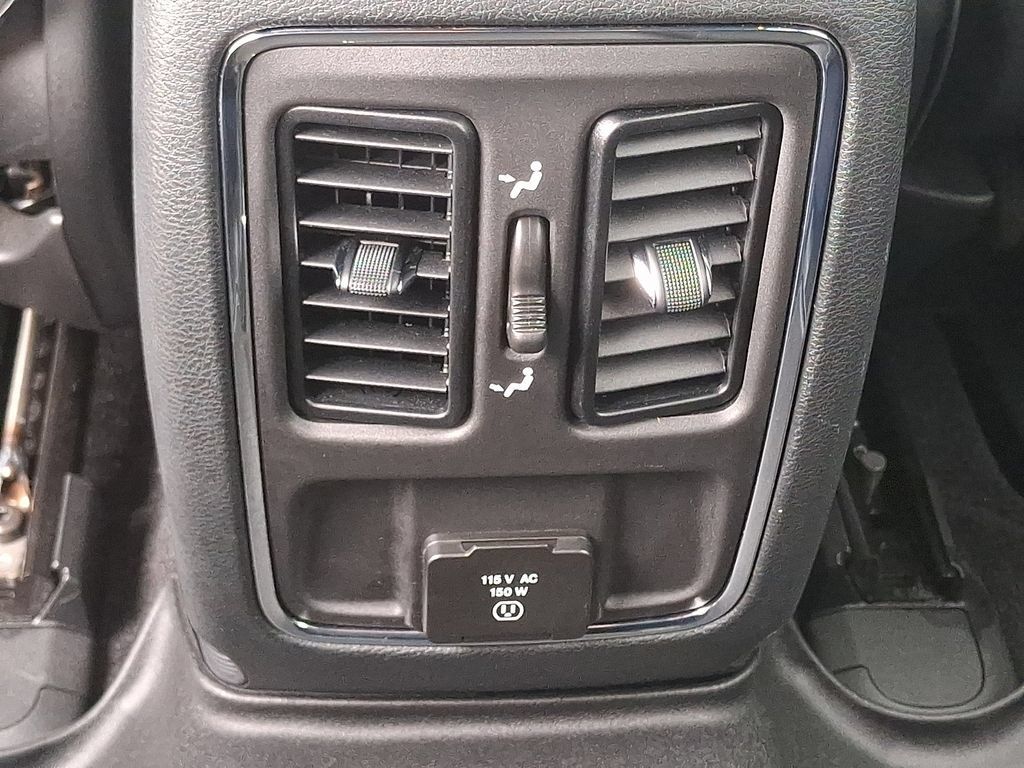 Used 2022 Jeep Grand Cherokee Laredo X AWD/4WD image 12
