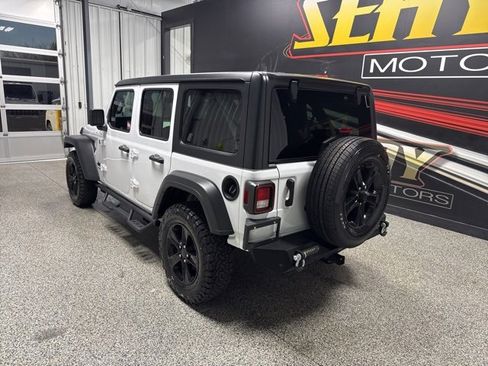 Used 2022 Jeep Wrangler Unlimited Sport image 17