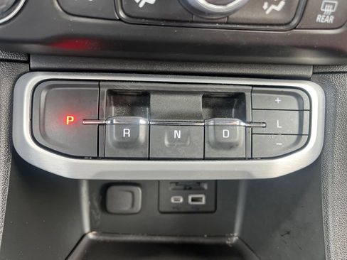 Certified 2023 GMC Acadia SLT w/ Technology Package AWD/4WD image 26