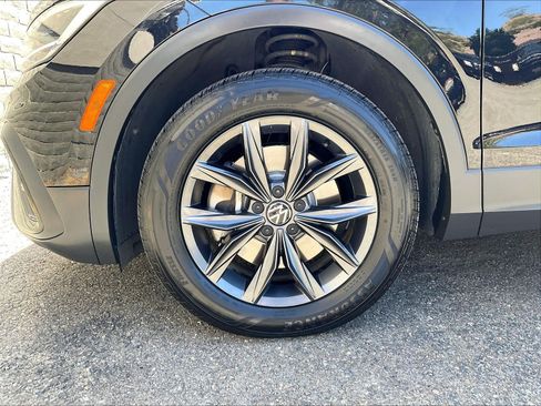 Certified 2023 Volkswagen Tiguan SE FWD image 8