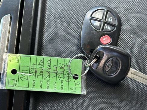 Used 2013 Toyota Sienna LE image 57