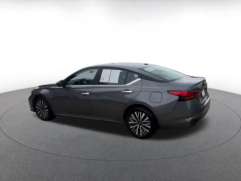 Used 2025 Nissan Altima 2.5 SV FWD image 10