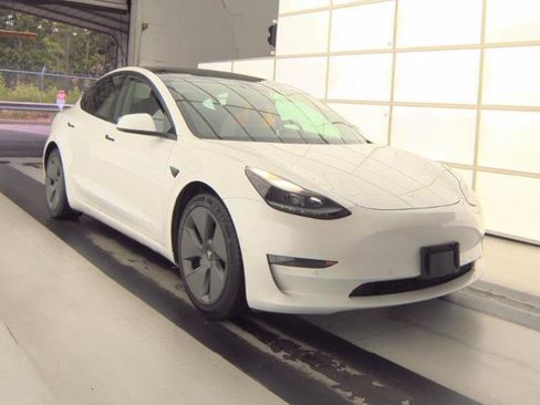 Used 2021 Tesla Model 3 Standard Range Plus RWD image 2