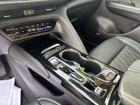 Used 2023 Buick Envision Avenir image 28