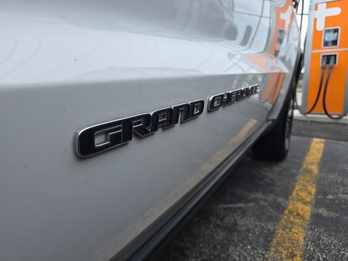 Used 2019 Jeep Grand Cherokee Limited AWD/4WD image 10