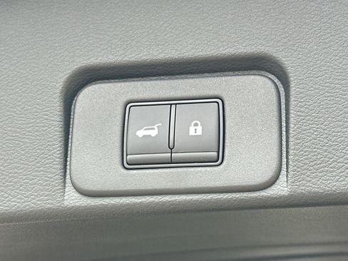 New 2025 Nissan Rogue SV w/ SV Premium Package FWD image 17