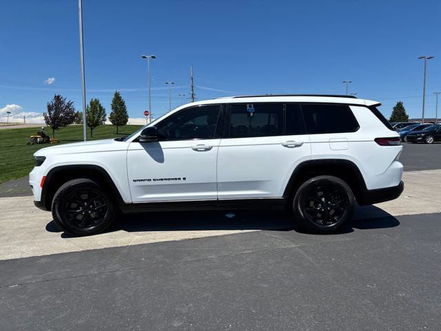 Used 2024 Jeep Grand Cherokee L Altitude AWD/4WD image 6