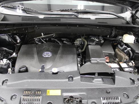 Used 2018 Toyota Highlander Limited Platinum AWD/4WD image 10