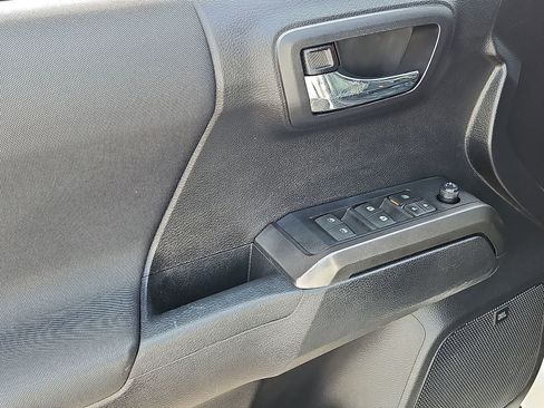 Used 2020 Toyota Tacoma TRD Sport w/ TRD Premium Sport Package AWD/4WD image 29