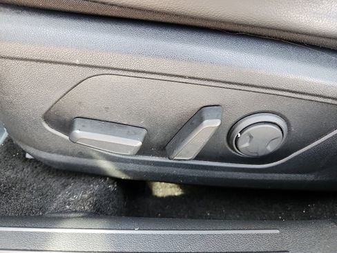 Used 2023 Hyundai Elantra Limited image 12