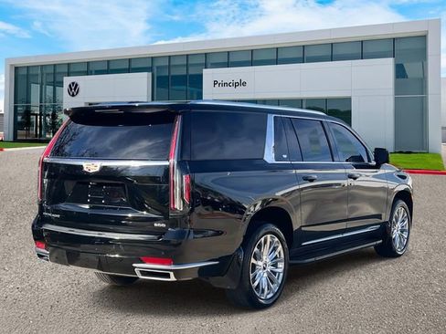 Used 2023 Cadillac Escalade ESV Premium Luxury image 3