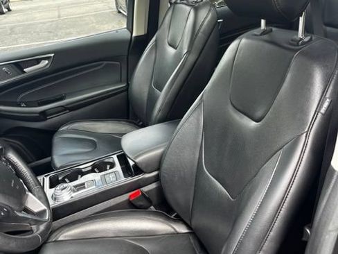 Used 2019 Ford Edge Titanium w/ Equipment Group 301A AWD/4WD image 10