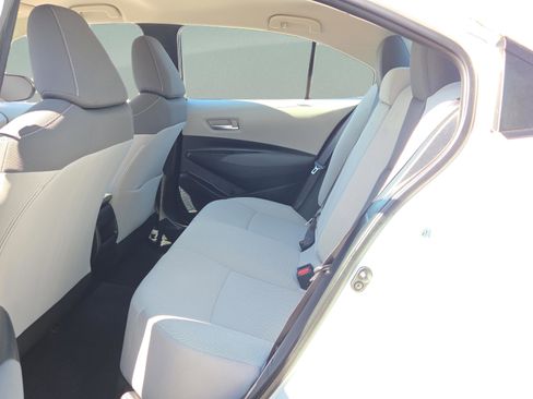 Used 2021 Toyota Corolla LE image 12