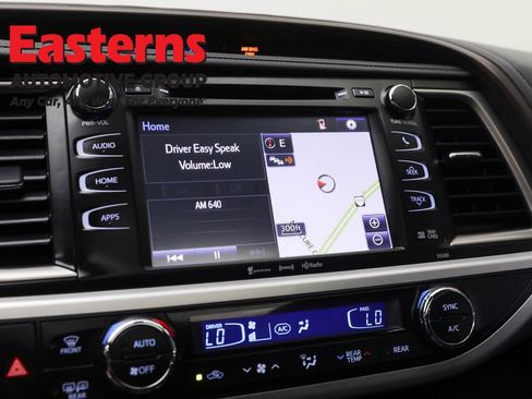 Used 2019 Toyota Highlander XLE AWD/4WD image 19