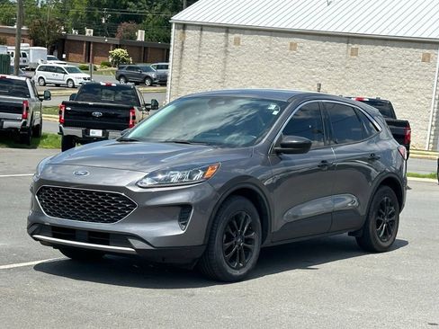 Used 2022 Ford Escape SE w/ Convenience Package FWD image 2