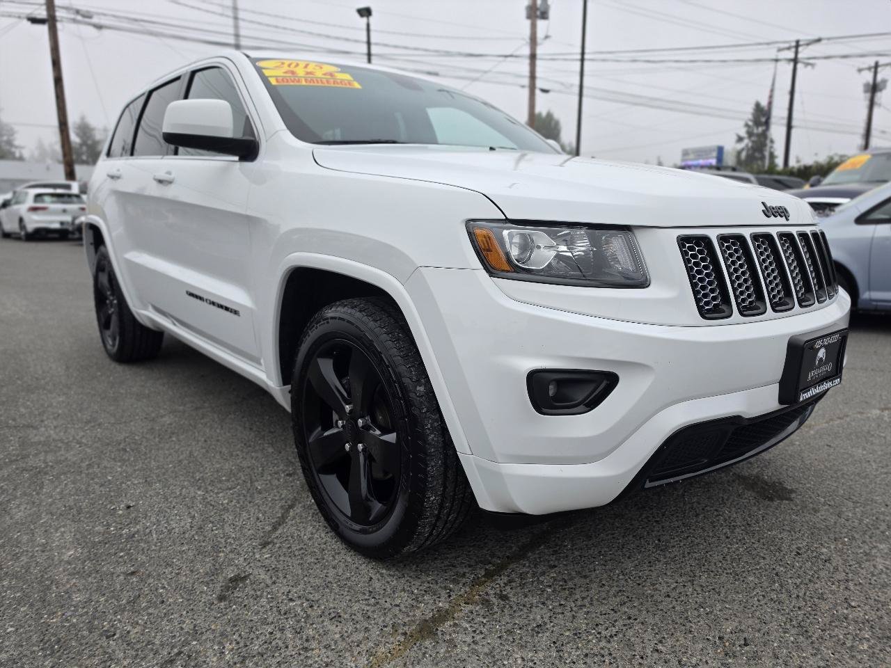 Used 2015 Jeep Grand Cherokee Altitude AWD/4WD image 3